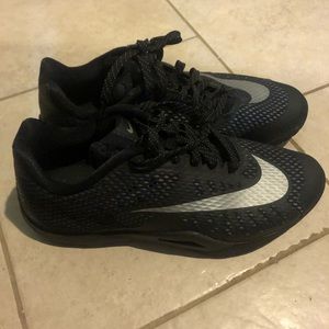 MENS NIKE HYPER LIV SIZE 10 BLACK